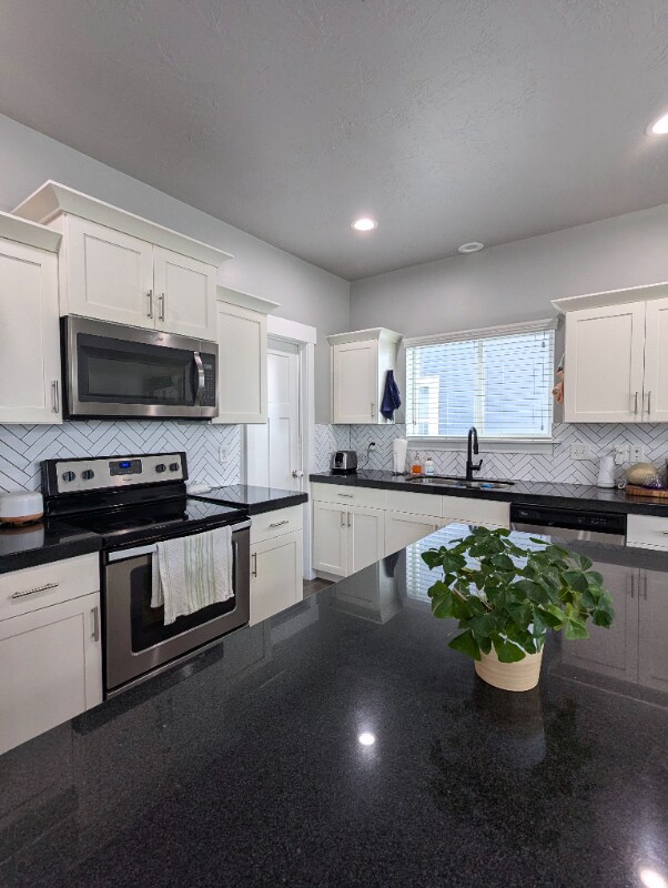 Building Photo - 62 E 425 N