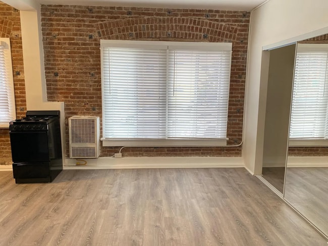 Interior Photo - 1984 Park Grove Ave