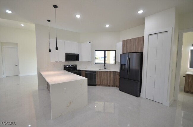 Building Photo - 2416 Diplomat Pkwy W