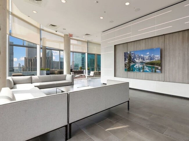 Building Photo - 600 N Fairbanks Ct