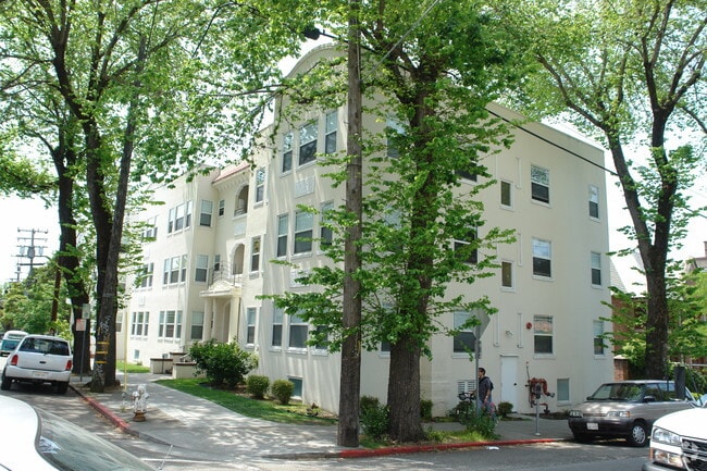 Primary Photo - 2500 Benvenue Ave