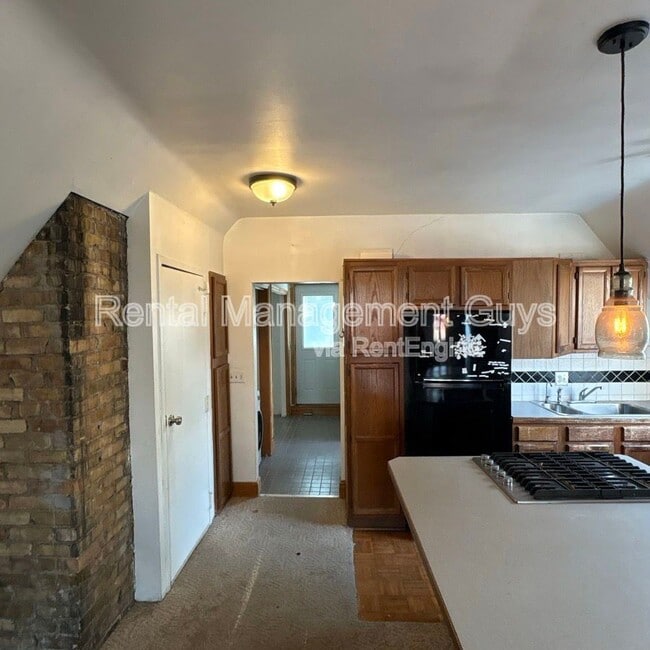 Building Photo - 2647 Girard Ave S