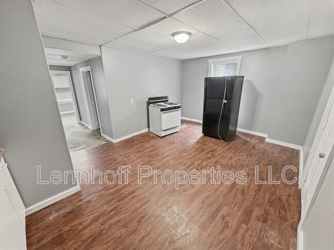 Building Photo - 142 Jewett St