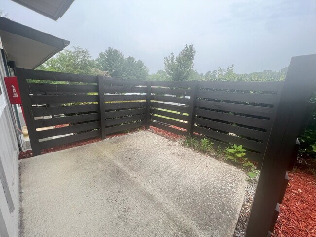 Building Photo - One Bedroom Off Hwy 58