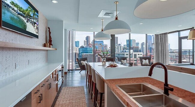 Building Photo - 1995 Wewatta St