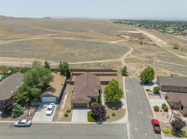 Building Photo - 3 bedrooms plus a den, 2 bath home in Brig...