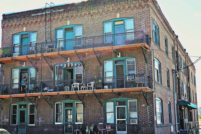 Building Photo - Center Court Apartments
