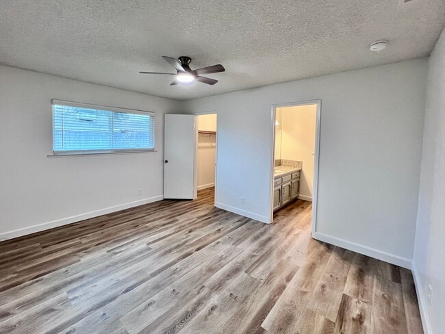 Building Photo - $2,595 Fresno St. & Bullard, 4 Bedroom House - E. Escalon Ave, Fresno