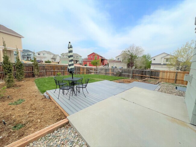Building Photo - Stetson Hills Spacious Stunner! 4 bed, 3 b...