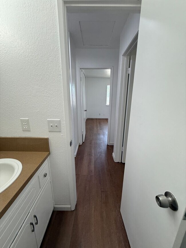 Building Photo - Charming 4-Bedroom Home for Rent in Hesperia, CA!