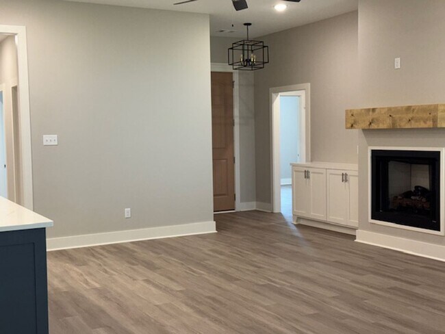 Building Photo - 5021 Springwood Cir