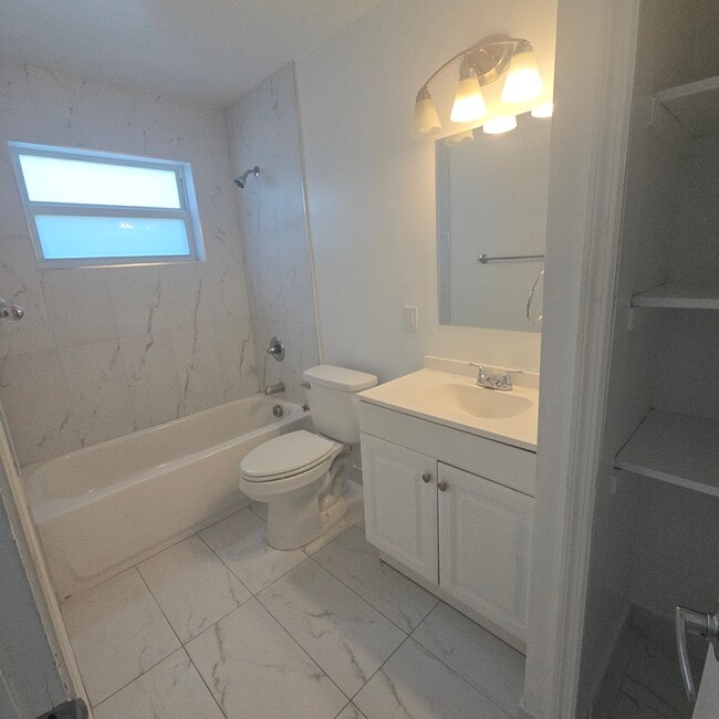 Building Photo - 5921 NE 18th Ave