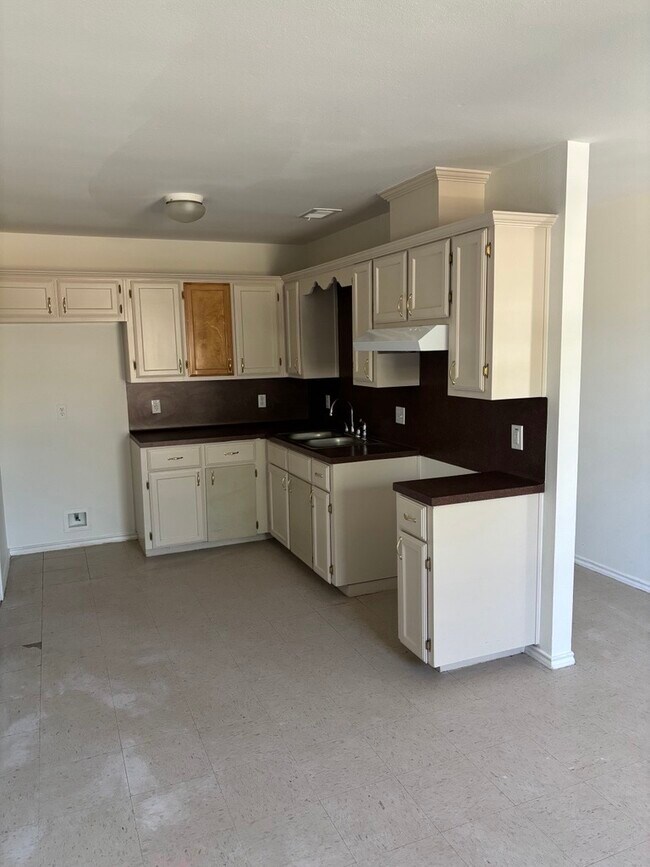 Building Photo - 505 Bahama St