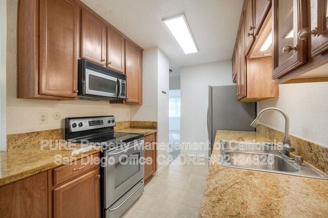 Building Photo - 9909 Azuaga St