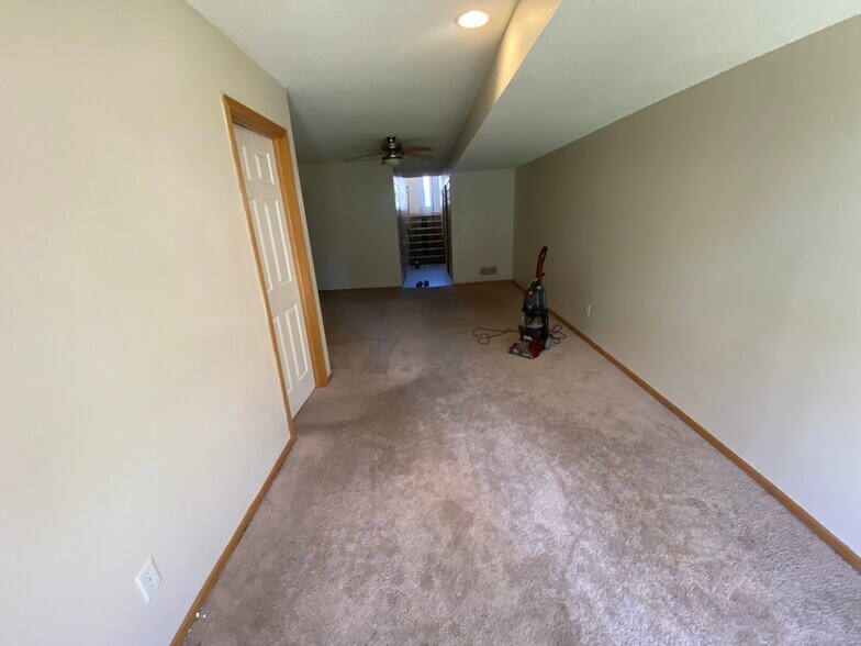 Building Photo - 1455 Easton Ln