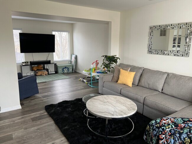 Building Photo - 1327 Fox Chase Dr