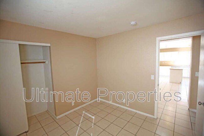 Building Photo - 4120 W Wethersfield Rd