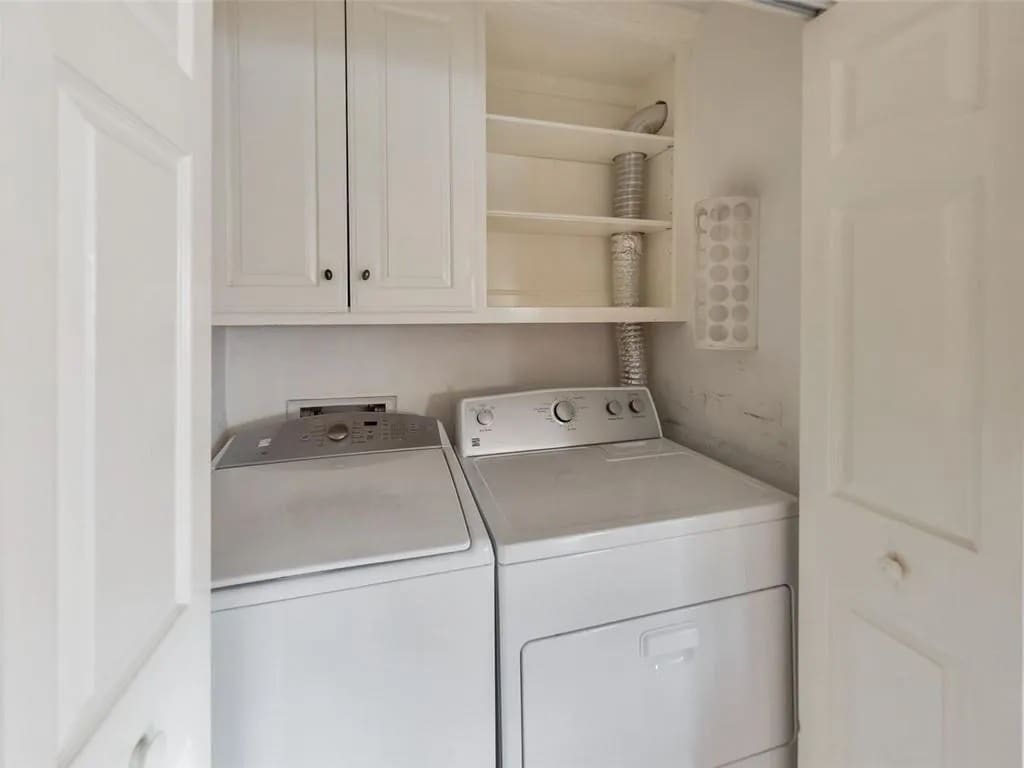 Building Photo - 6520 Roswell Rd