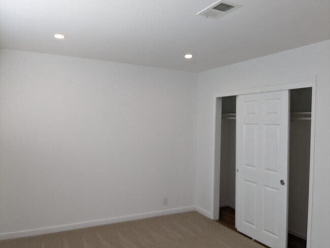 Building Photo - 1285 Hoover St