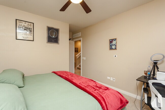 Building Photo - 648 W 16th St