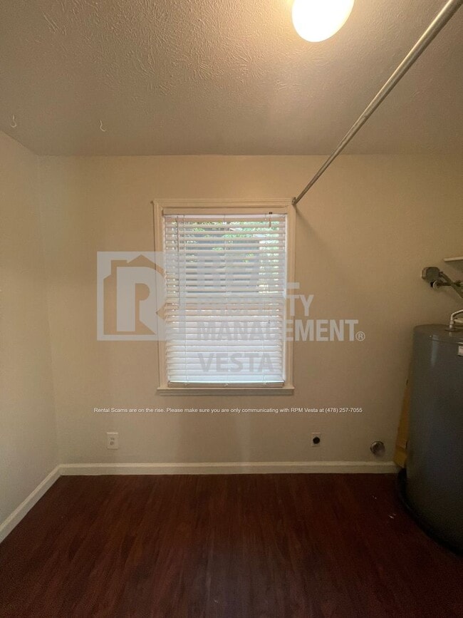 Building Photo - 1427 Royalwyn Dr