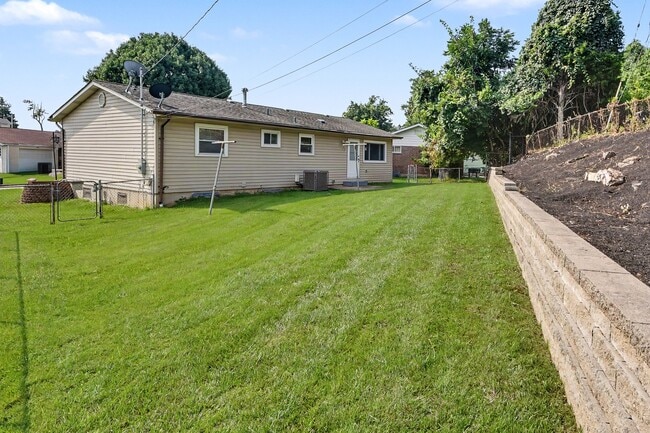Building Photo - 11247 Fawnhaven Dr