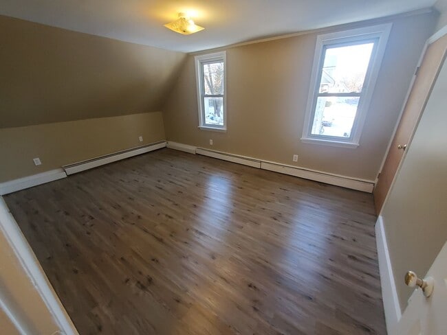 Building Photo - Fairfield 3/4 Bedroom Single Family Home