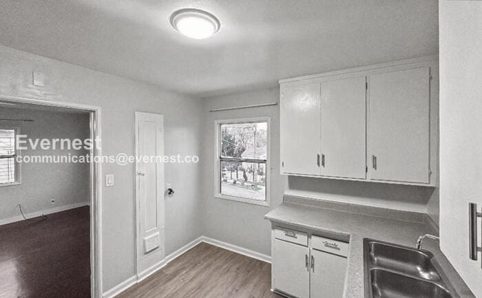 Building Photo - 6618 Laird Ave