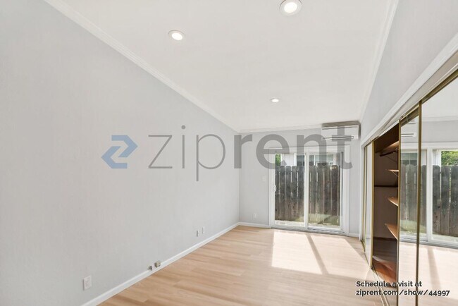 Building Photo - 1114 Lily Ave