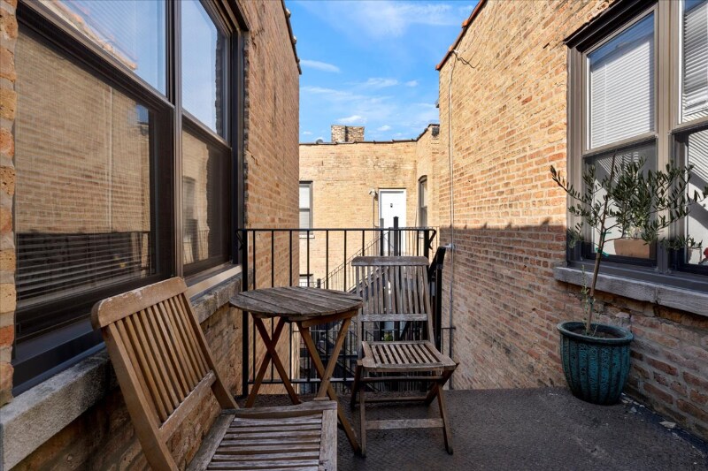 Building Photo - 1152 N Kedzie Ave