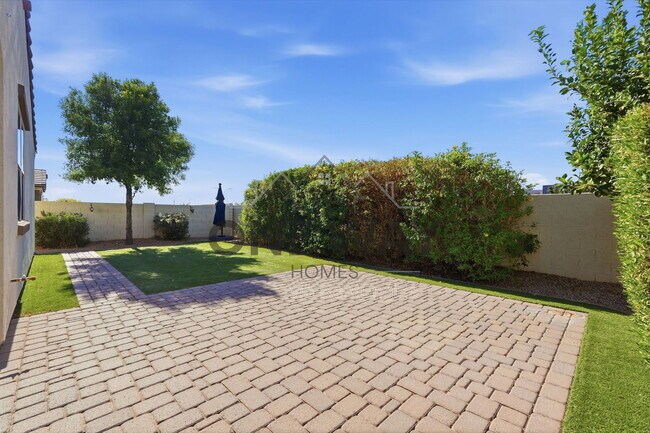 Building Photo - 9854 Thatcher Ave
