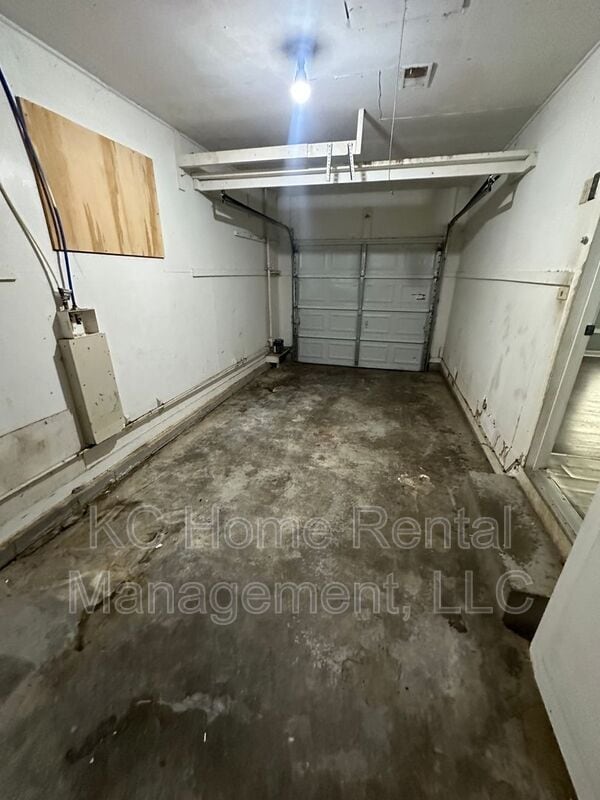 Building Photo - 7705 E 113th St