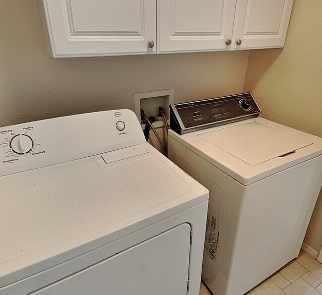 Building Photo - 523 Terranova Cir