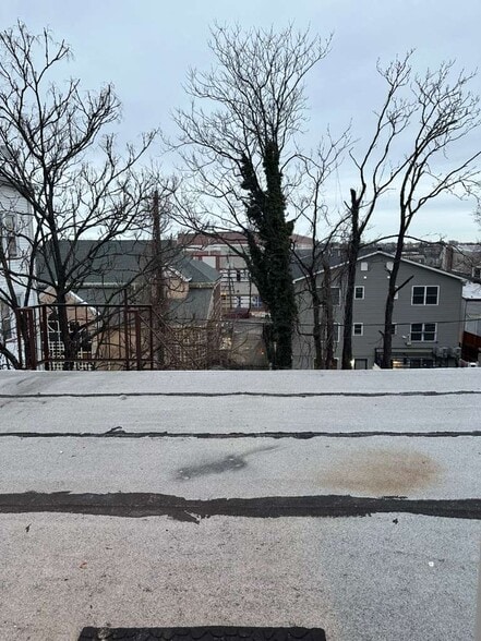 Building Photo - 305 Woodside Ave