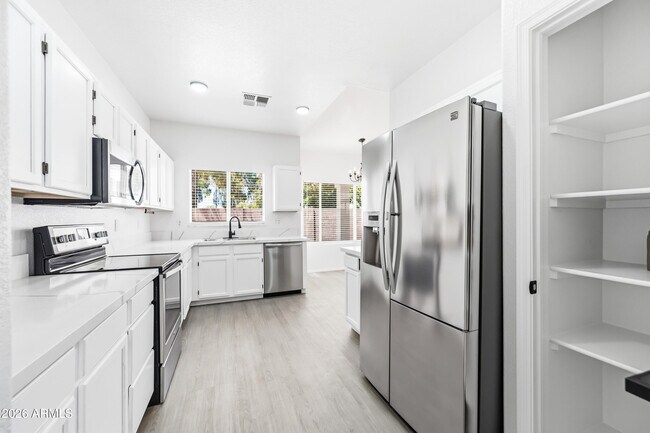 Building Photo - 1540 E San Remo Ave