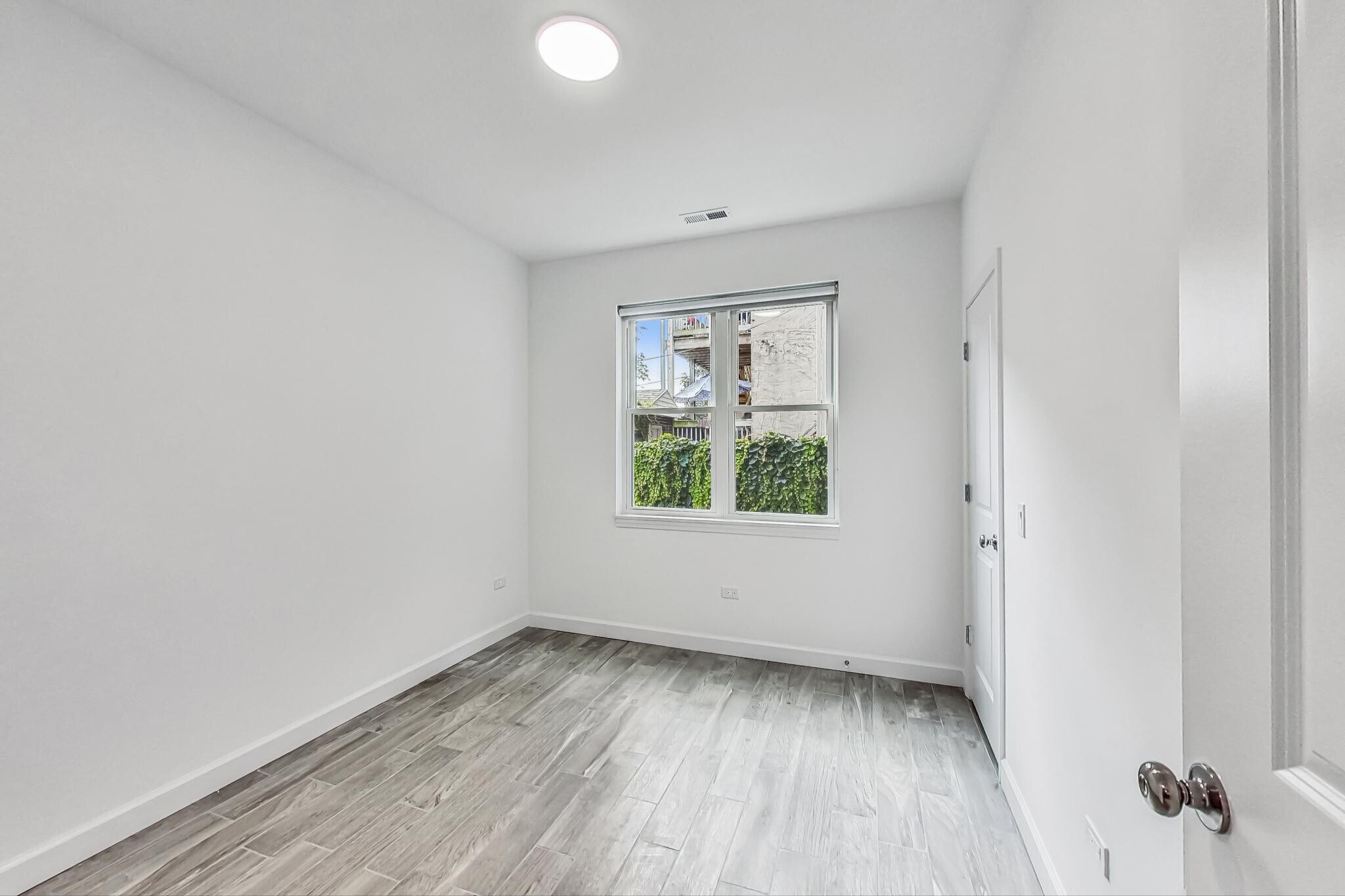 Building Photo - 6135 S Kimbark Ave