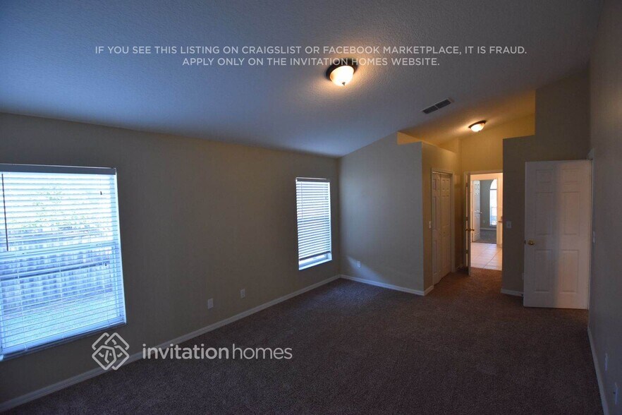 Building Photo - 300 Balogh Pl
