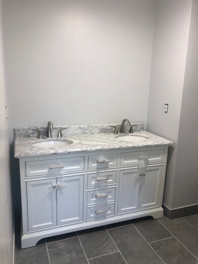 Master Bath Vanity - 8445 N Greenvale Rd