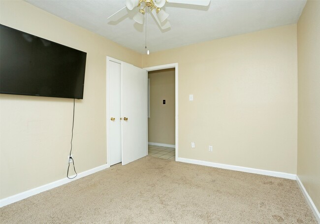 Building Photo - 2410 Chanay Ln