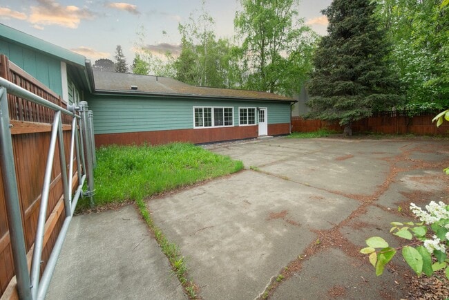 Building Photo - 1324 Zarvis Pl