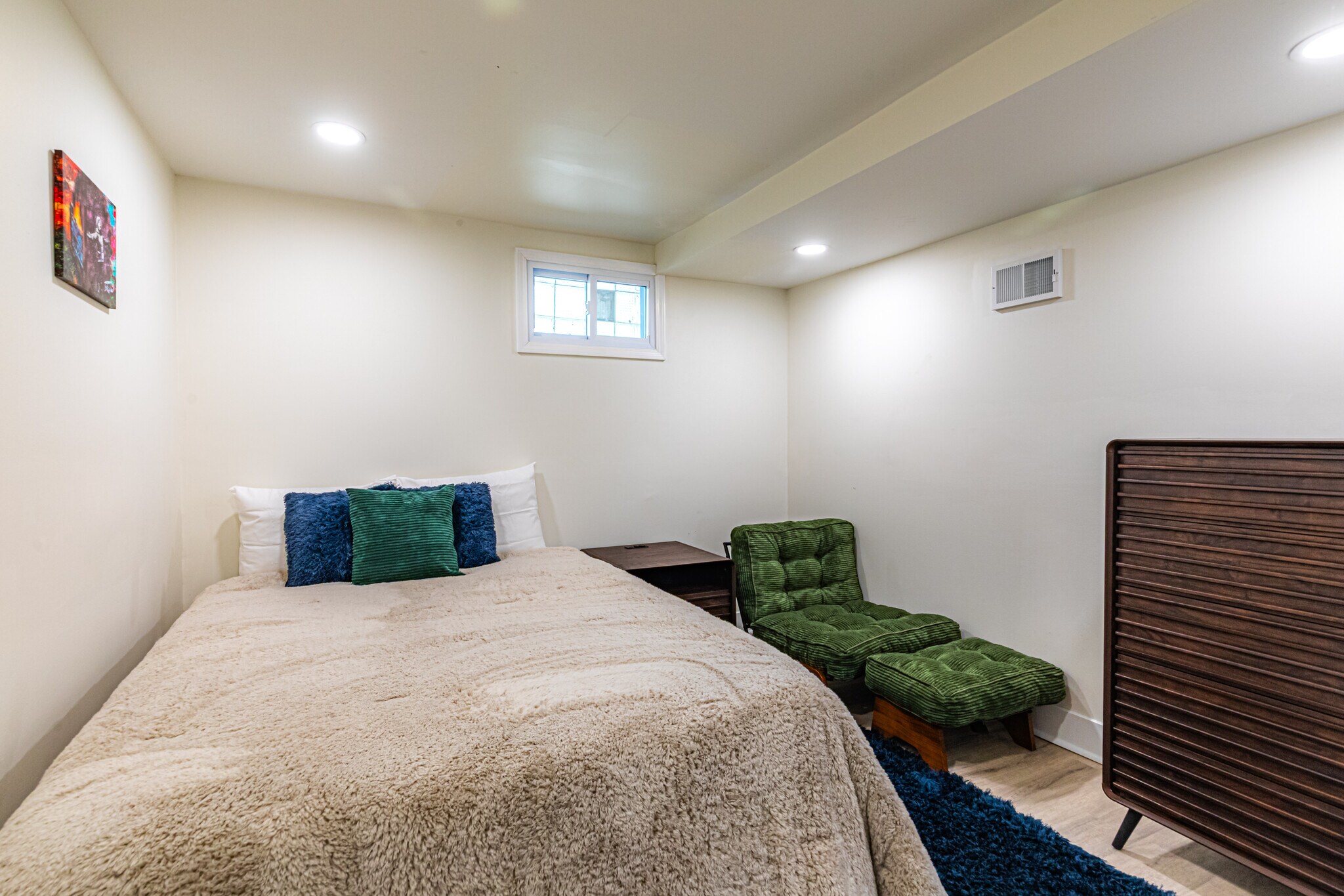 Building Photo - 2325 5th Ave