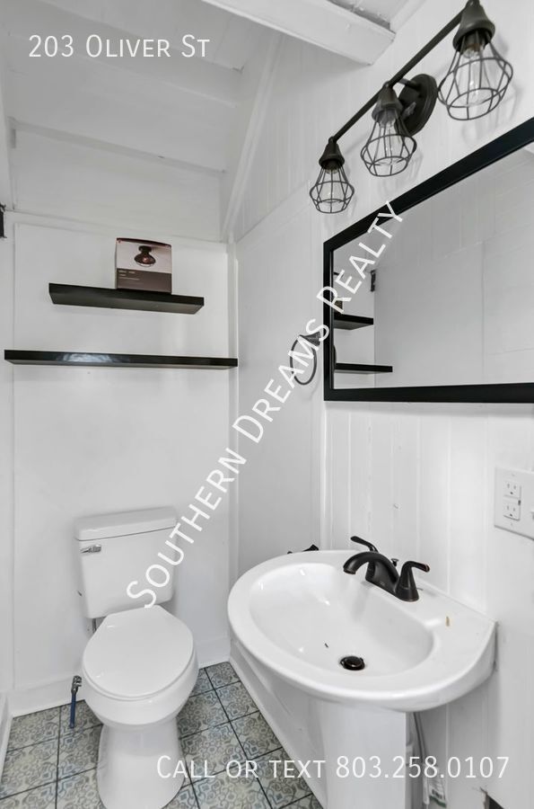 Building Photo - 203 Oliver St