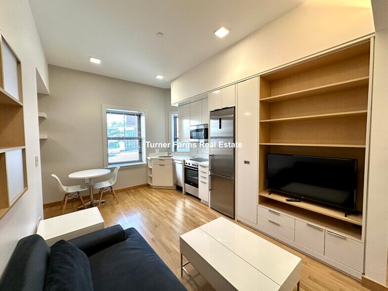 Building Photo - 15 Mount Auburn St