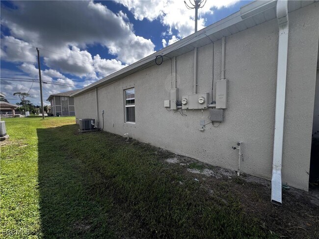 Building Photo - 1320 Trafalgar Pkwy