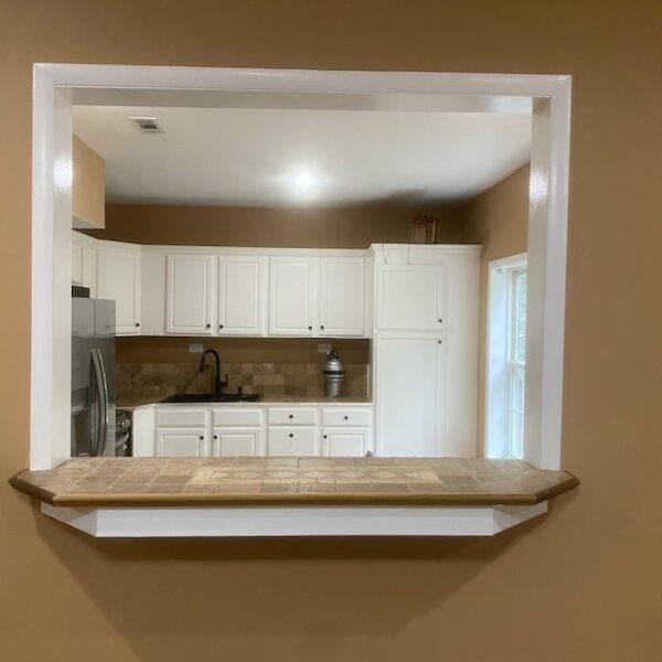 Building Photo - 1624 Longmont Dr