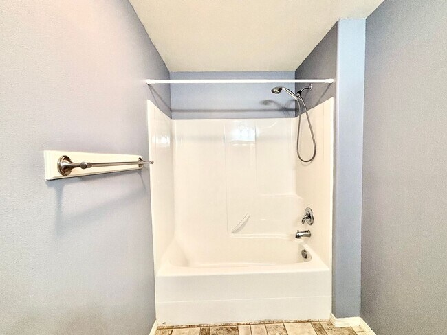 Building Photo - Spacious Single-Level Condo in Bozeman – 3...