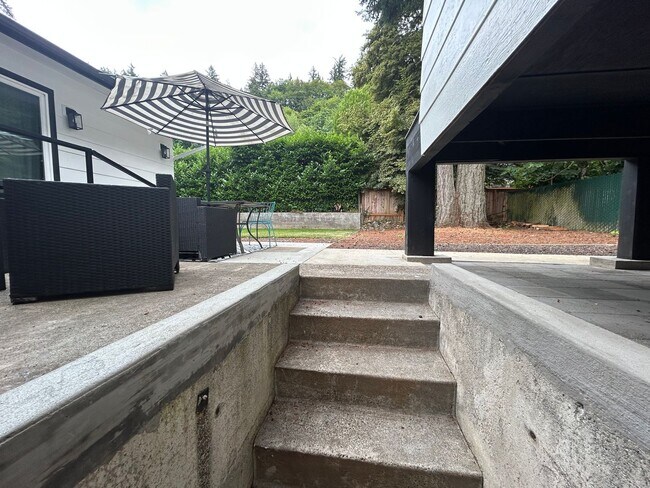 Building Photo - 15136 SE Gladstone Dr
