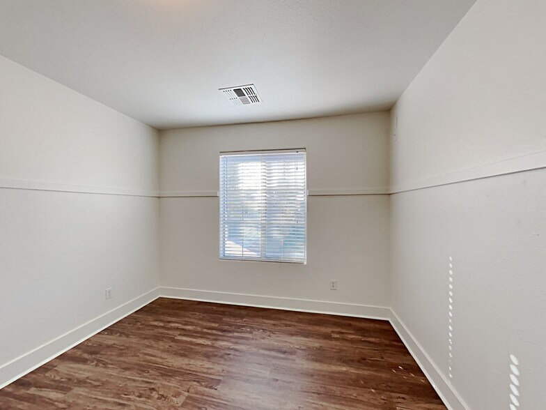 Building Photo - 17522 W Calavar Rd