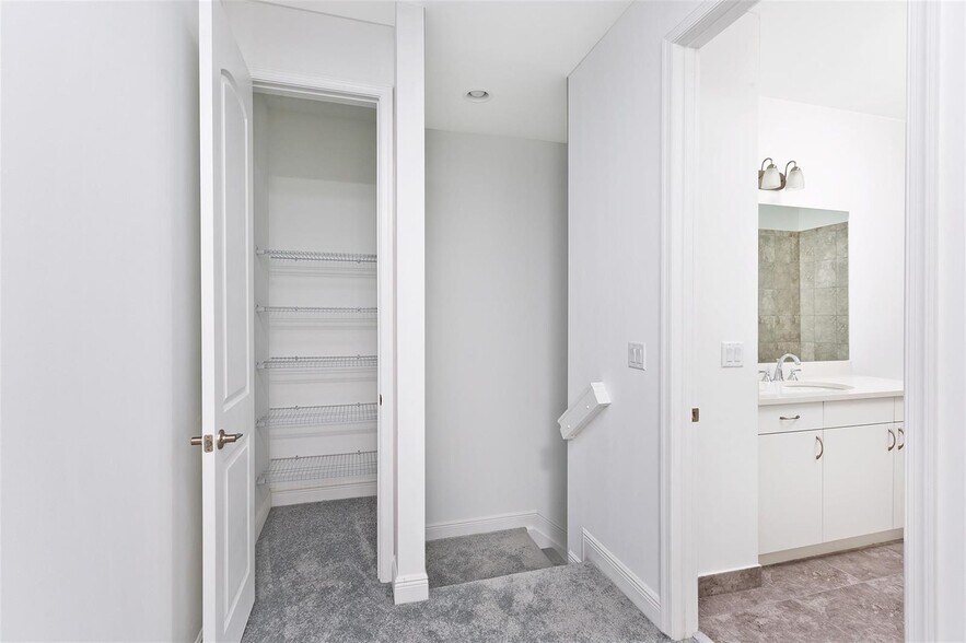 Building Photo - 6990 Pines Cir