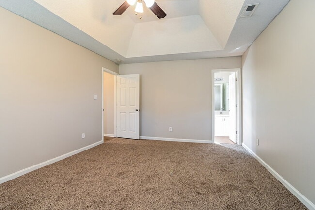 Building Photo - 8129 Vermilion Dr